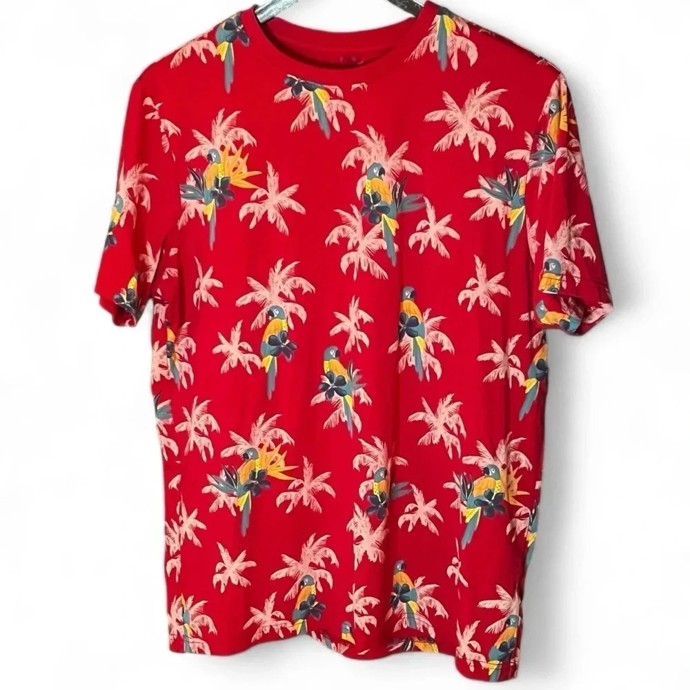 Free Planet parrot design red T-shirt 95% cotton size medium